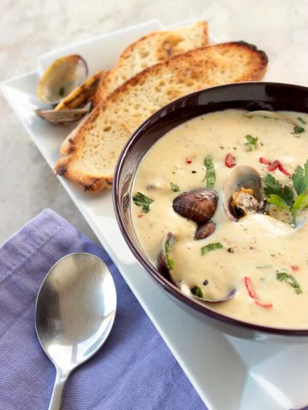 Classic New England clam chowder - Fresh clams, potatoes and bacon make this soup impossible to resist. Recipe by www.thepetitecook.com