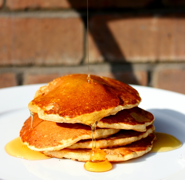 Easy and Quick Pumpkin Pancakes recipe - Healthy recipes from www.thepetitecook.com