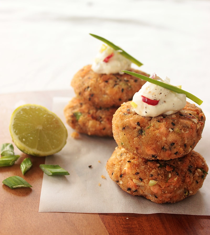 salmon fishcakes recipe - www.thepetitecook.com