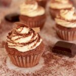 This Tiramisù Cupcakes recipe is amazingly easy to make, and it doesn't take more than 30 mins. Recipe by www.thepetitecook.com