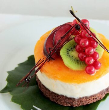 Mango ricotta cheesecake with brownie crust by The petite cook