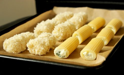 deep-fried rigatoni with marinara sauce - www.thepetitecook.com