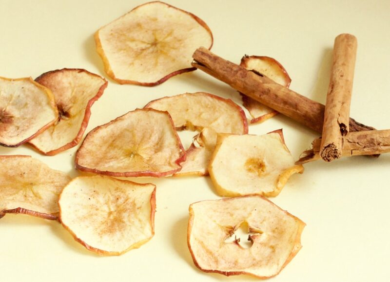 Super Healthy Apple Chips - thepetitecook.com
