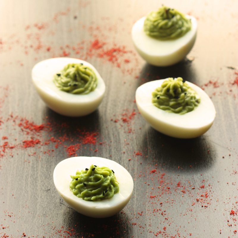 Chipotle Guacamole Deviled Eggs - The Egg-straordinary Easter Snack - www.thepetitecook.com
