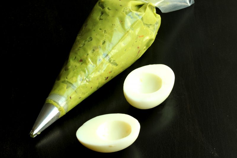 Chipotle Guacamole Deviled Eggs - The Egg-straordinary Easter Snack - www.thepetitecook.com