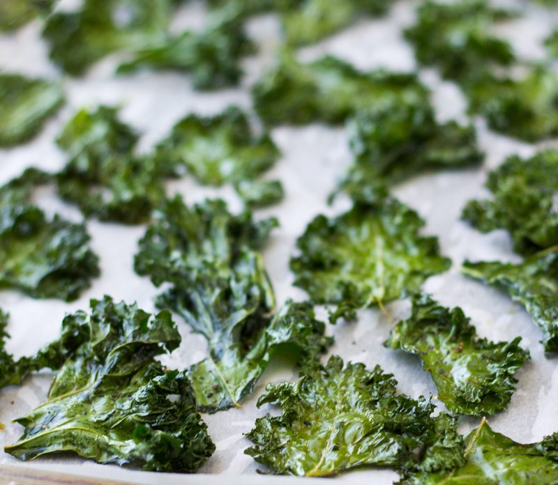 kale chips - best alternatives to potato chips - thepetitecook.com