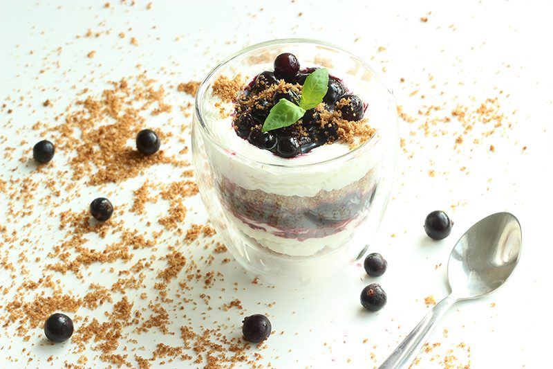 blueberry ricotta cheesecake with almond crumble - gluten free dessert recipe www.thepetitecook.com