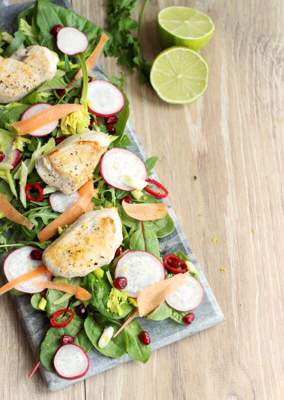 Thai chicken power salad - Healthy, gluten free, easy and quick, great for lunch! www.thepetitecook.com