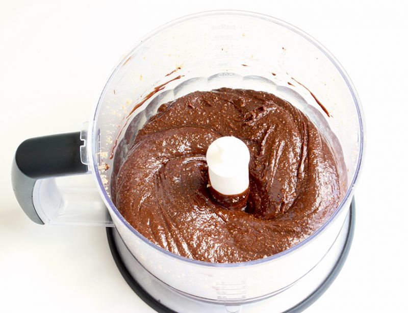 how to make homemade nutella www.thepetitecook.com