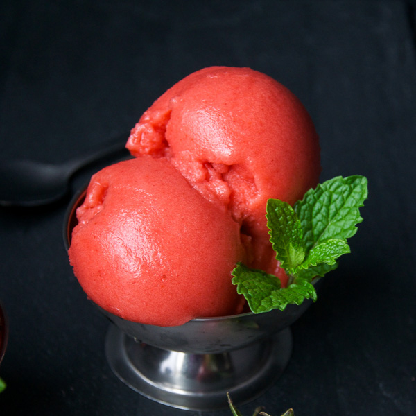 10 Absolutely Delicious and Healthy Spring Strawberries Recipes - thepetitecookcom