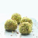 Incredibly easy to make, these mini cannoli truffles have all sicilian cannoli flavors delivered in a bite-sized version. recipe by www.thepetitecook.com