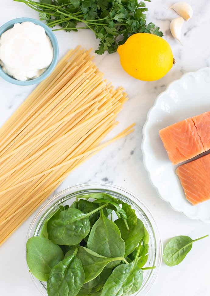 recipe ingredients: linguine pasta, salmon fillets, spinach leaves, lemon, garlic, creme fraiche, parsley.