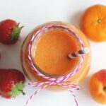 Orange Power Smoothie - Kick off the day with plenty of good nutritions with this vitamin-packed orange smoothie! Vegan - dairy free - sugar free #recipe by www.thepetitecook.com