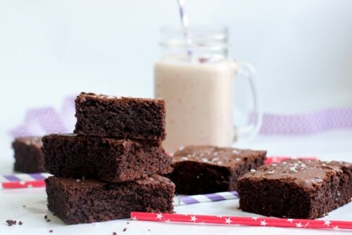 These melt-in-your-mouth healthy fudgy brownies are pure heaven in a bite. Plus they're gluten free and dairy free! Recipe by The Petite Cook