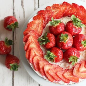 Easy No-Bake Strawberry Cheesecake - #Healthy #Summer Dessert #Recipe