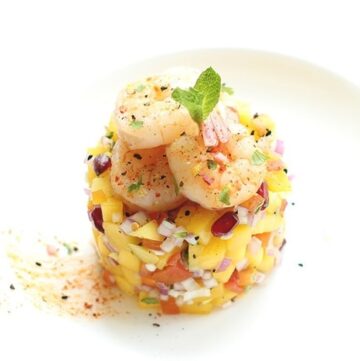 Sriracha Grilled King Prawns With Mango Salsa - Make this showtopper summer dish in less 10 mins! - Healthy, Light and Quick Recipes by The Petite Cook