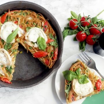 Italian Leftover Spaghetti Frittata - Use leftover cooked spaghetti to make this light veggie loaded spaghetti frittata with fresh healthy ingredients - A great vegetarian option for breakfast, brunch, lunch or dinner! Recipe by The Petite Cook