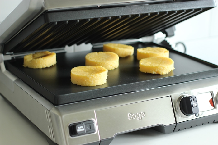 recipe step 4: grill the polenta rounds on an electric grill for 2 minutes on each side