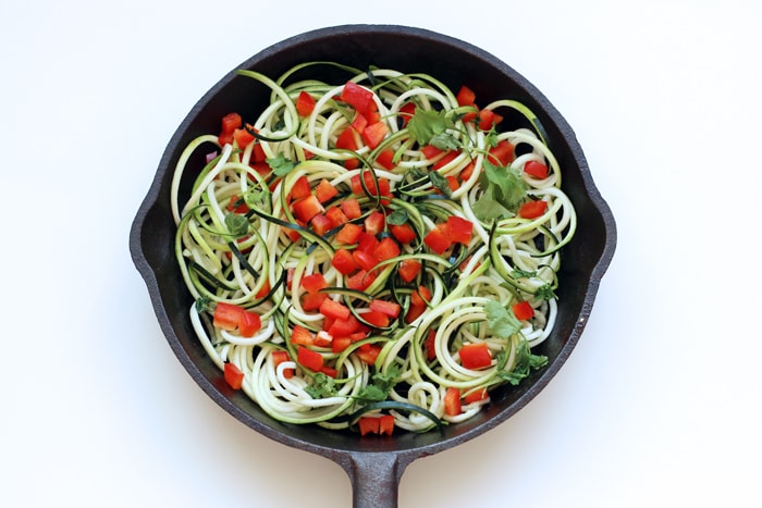 Zucchini Noodles Frittata - 5 ingredients energy-packed meal for a quick breakfast, lunch or dinner - Enjoy hot or cold! Gluten-free and vegetarian recipe - www.thepetitecook.com