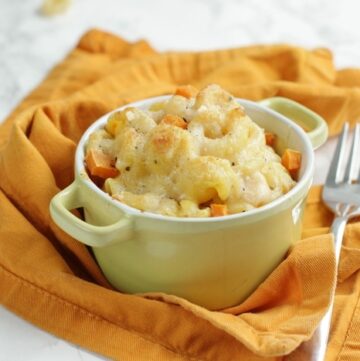 Cheesy and rich, with a delicious pumpkin note- Homemade Pumpkin Mac and cheese is the perfect comfort food to celebrate fall season.