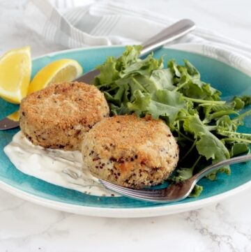 A healthy take on fish cakes - these easy-to-make Salmon Quinoa Fishcakes make a quick and balanced meal, plus they're gluten-free and dairy-free - Recipe from www.thepetitecook.com