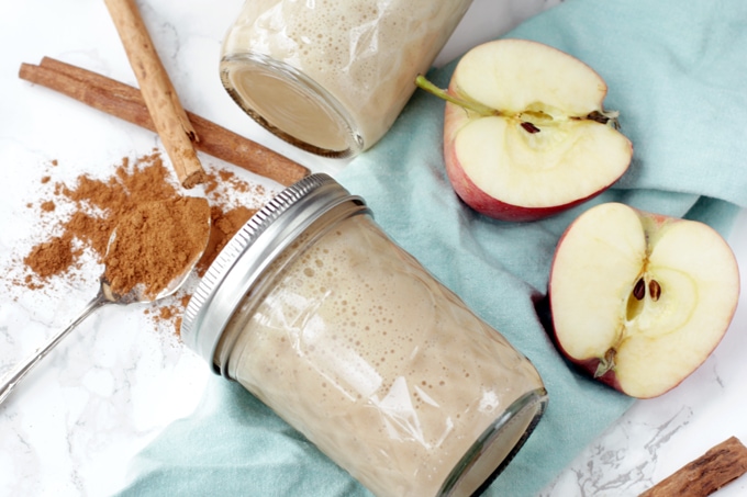 This Vegan Apple Pie Smoothie tastes just like apple pie, but it's made with healthy ingredients, it's naturally sweet and gluten-free! Recipe from www.thepetitecook.com