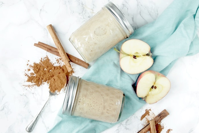 This vegan apple pie smoothie tastes just like apple pie, but it's made with healthy ingredients, it's naturally sweet and gluten-free! Recipe from www.thepetitecook.com