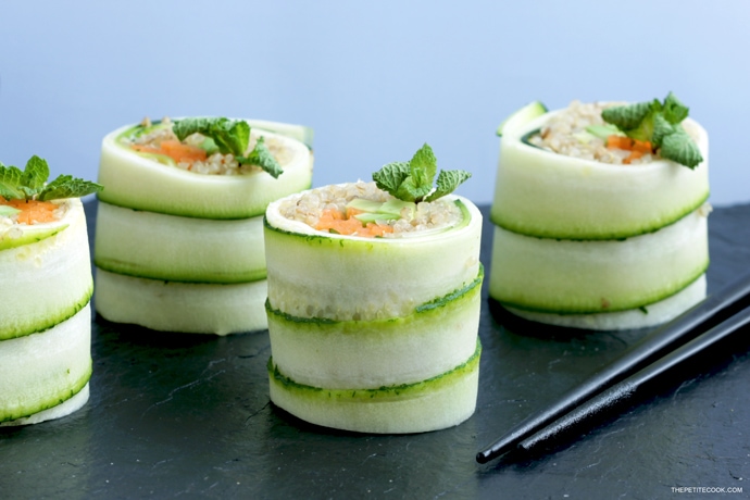 Vegan Zucchini Quinoa Sushi Rolls - Fresh and super crunchy, packed with veggies and superfoood quinoa. Make these awesome vegan/gluten-free/dairy-free rolls for a delightful lunch or as snack. Perfect to entertain guests! Recipe from www.thepetitecook.com