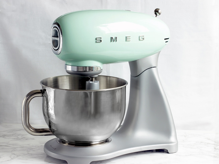 Foodie gift guide: smeg mixer on white background