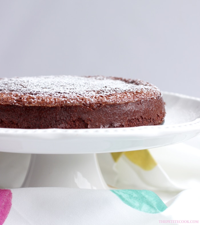 2-Ingredient nutella cake on a white cake stand, 