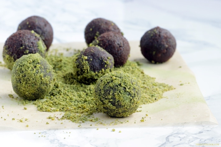 5-ingredient Matcha Orange Cocoa Truffles- A deliciously energy-packed healthy treat ready in just 10 minutes! - Vegan - Gluten-free - Dairy-free recipe from www.thepetitecook.com