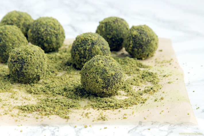 5-ingredient Matcha Orange Cocoa Truffles- A deliciously energy-packed healthy treat ready in just 10 minutes! - Vegan - Gluten-free - Dairy-free recipe from www.thepetitecook.com