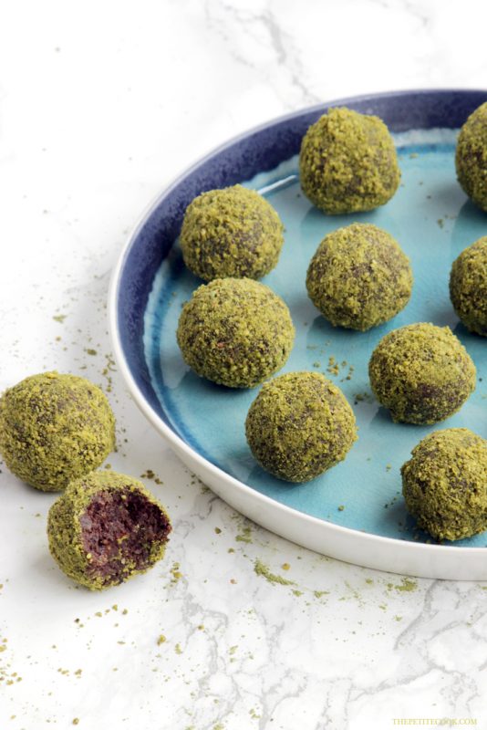 5-ingredient Matcha Orange Cocoa Truffles- A deliciously energy-packed healthy treat ready in just 10 minutes! - Vegan - Gluten-free - Dairy-free recipe from www.thepetitecook.com