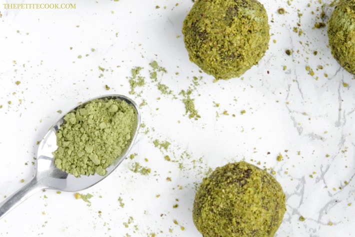 5-ingredient Matcha Orange Cocoa Truffles- A deliciously energy-packed healthy treat ready in just 10 minutes! - Vegan - Gluten-free - Dairy-free recipe from www.thepetitecook.com