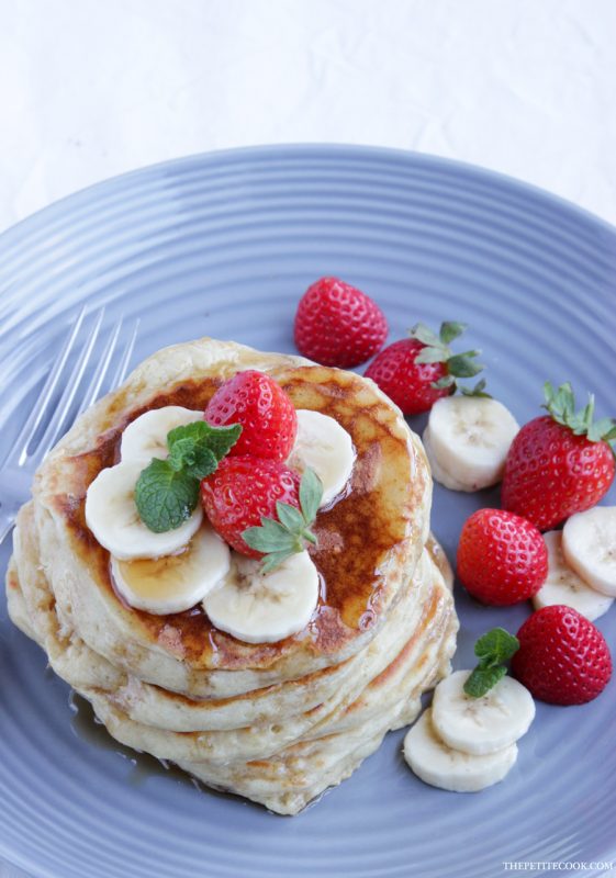 This Basic Buttermilk Pancakes recipe will help you recreate a weekend favorite in less than 10 minutes! Recipe from www.thepetitecook.com