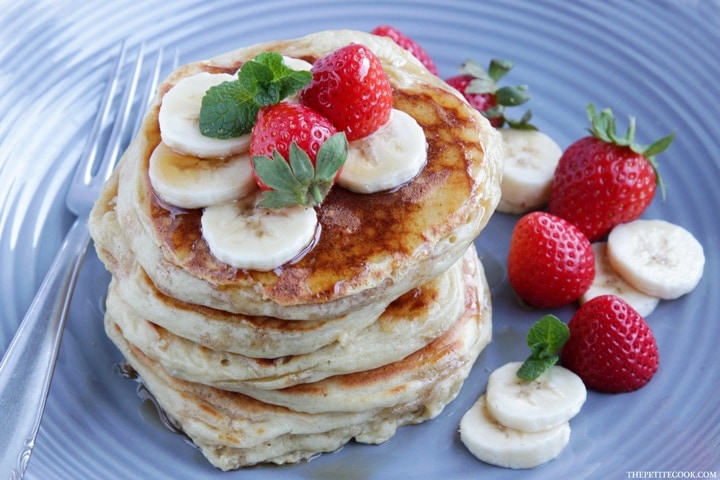 This Basic Buttermilk Pancakes recipe will help you recreate a weekend favorite in less than 10 minutes! Recipe from www.thepetitecook.com