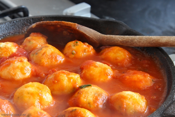 Cod meatballs with tomato