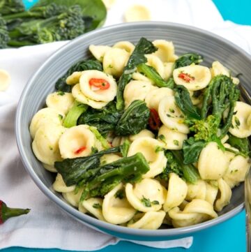 Orecchiette with Sprouting Broccoli- This delicious 5-Ingredient orecchiette pasta dish is quick and easy to make. A lovely combination of spring greens, traditional Italian pasta and spicy red chili for a healthy vegetarian meal that will blow your taste buds! recipe by www.thepetitecook.com