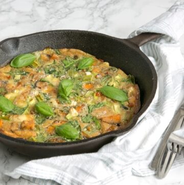 Say hello to Sweet Potato Frittata - the easiest breakfast, lunch, or dinner you'll ever make. It's awesomely healthy, ready in 30 min and gluten-free / dairy-free! Recipe from www.thepetitecook.com