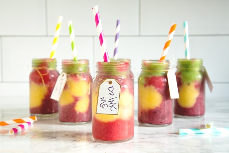 This vibrant #vegan Wonderland Smoothie is packed with vitamins and healthy goodness - A fun colourful addition to any Alice in Wonderland themed party. Recipe from www.thepetitecook.com