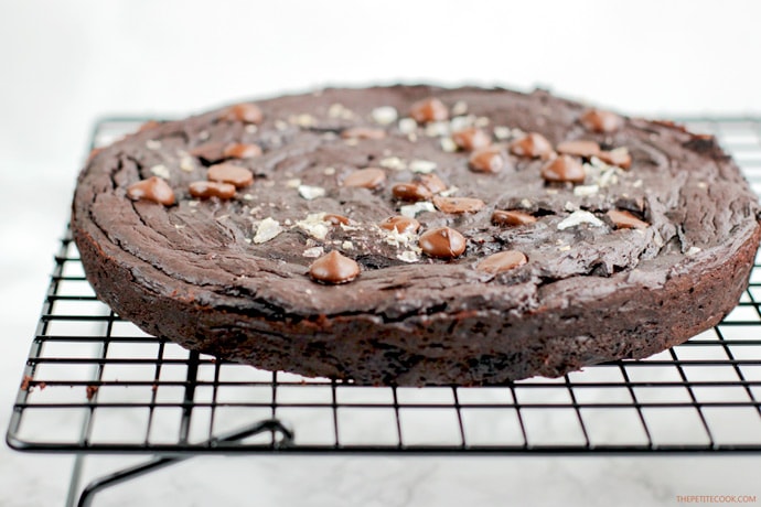 Fall in love with this Chocolate Coffee Brownie Cake - Made with simple wholesome ingredients, this epic dessert is totally gluten-free and dairy-free. Can you believe that? Recipe from www.thepetitecook.com