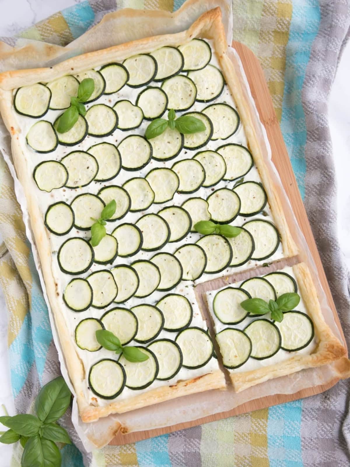 zucchini tart with puff pastry.