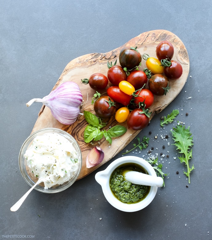 A light and colorful Heritage Tomato Phyllo Tart packed with vibrant summer flavors – Ready in just 20 min, it makes a showstopping vegetarian starter or main to share at outdoor events. Recipe from www.thepetitecook.com