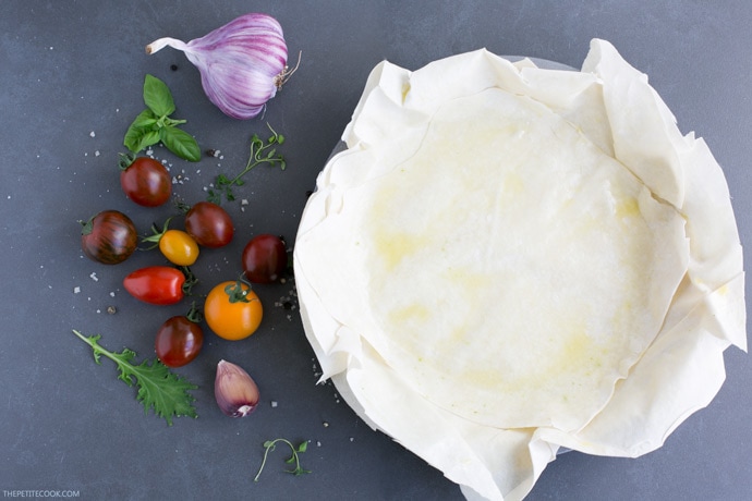 A light and colorful Heritage Tomato Phyllo Tart packed with vibrant summer flavors – Ready in just 20 min, it makes a showstopping vegetarian starter or main to share at outdoor events. Recipe from www.thepetitecook.com