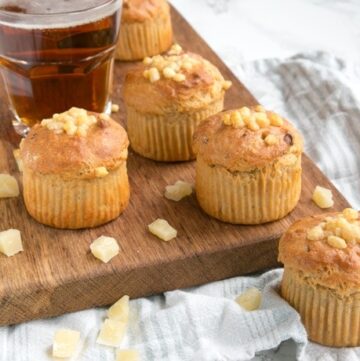 These Cheesy Parmesan Beer Muffins are a great grab-and-go snack or make-ahead lunchbox option - Super fluffy, packed with flavors, vegetarian and no butter or eggs required! Recipe from www.thepetitecook.com