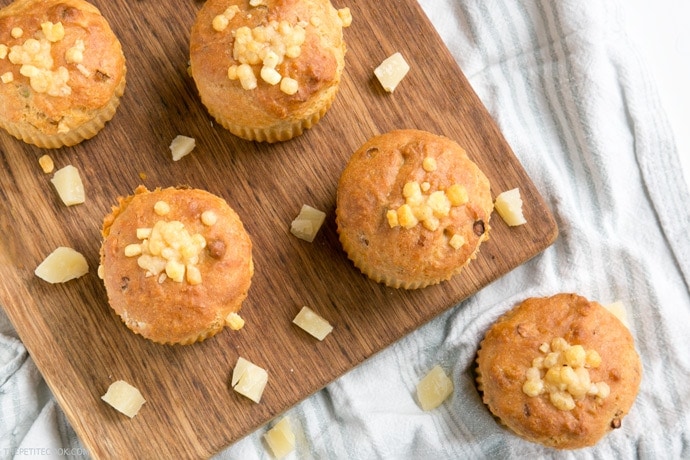 These Cheesy Parmesan Beer Muffins are a great grab-and-go snack or make-ahead lunchbox option - Super fluffy, packed with flavors, vegetarian and no butter or eggs required! Recipe from www.thepetitecook.com