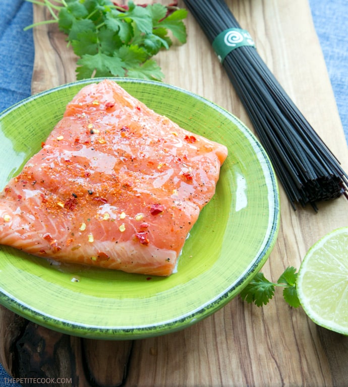 Ready in 20 min Thai Sweet Chili Salmon Soba noodles. Packed with healthy proteins, fats and fiber and completely dairy-free, egg-free and gluten-free. Recipe by The Petite Cook - www.thepetitecook.com