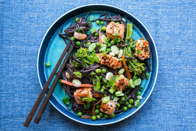 Ready in 20 min Thai Sweet Chili Salmon Soba noodles. Packed with healthy proteins, fats and fiber and completely dairy-free, egg-free and gluten-free. Recipe by The Petite Cook - www.thepetitecook.com