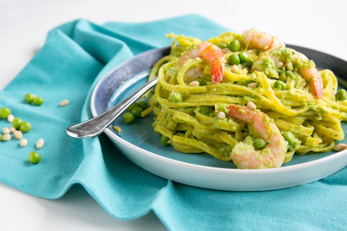 Looking for a light dairy-free pasta recipe to enjoy all spring long? Look no further! This quick Pea Pesto Pasta with Prawns is sure to become a favorite meal this season! Recipe by The Petite Cook