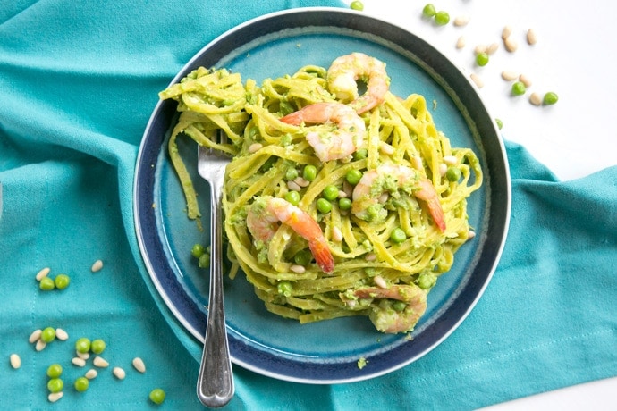 Looking for a light dairy-free pasta recipe to enjoy all spring long? Look no further! This quick Pea Pesto Pasta with Prawns is sure to become a favorite meal this season! Recipe by The Petite Cook